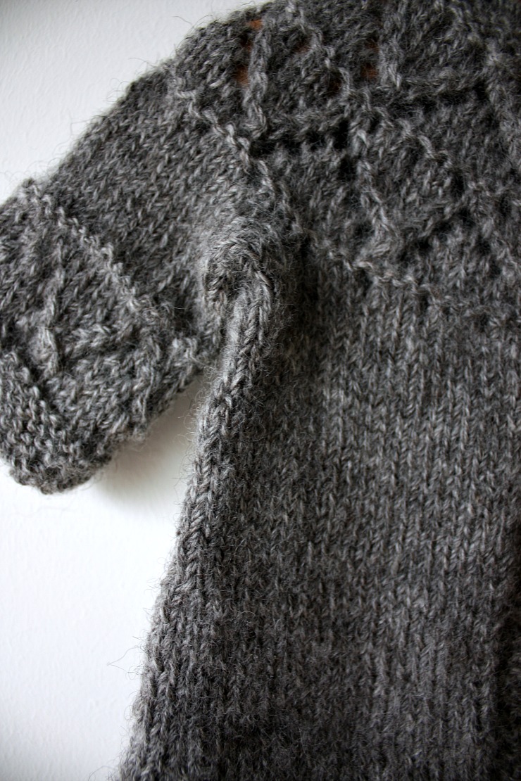 grannys-favourite-baby-cardigan-in-black-isle-yarns